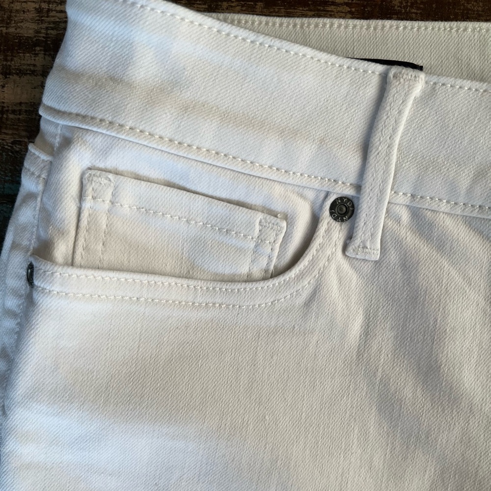 NYDJ Scallop hem Ella shorts 6 PERFECT - Picture 8 of 9